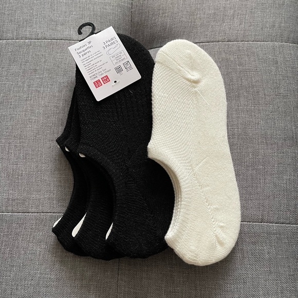 Uniqlo Other - Uniqlo footsies socks 3 pairs in black + 1 white
